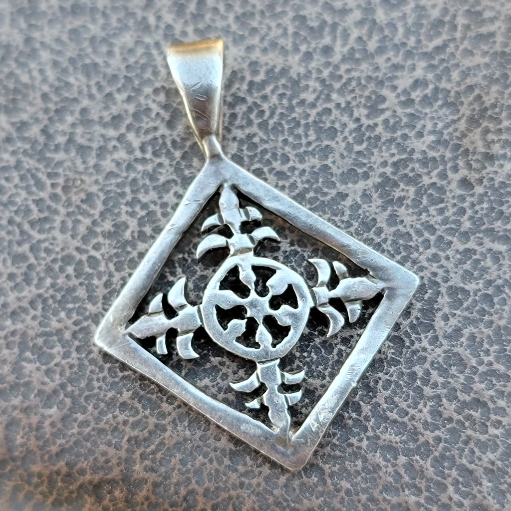 Elegant Ornate Specially Designed 925 Sterling Silver Necklace Pendant